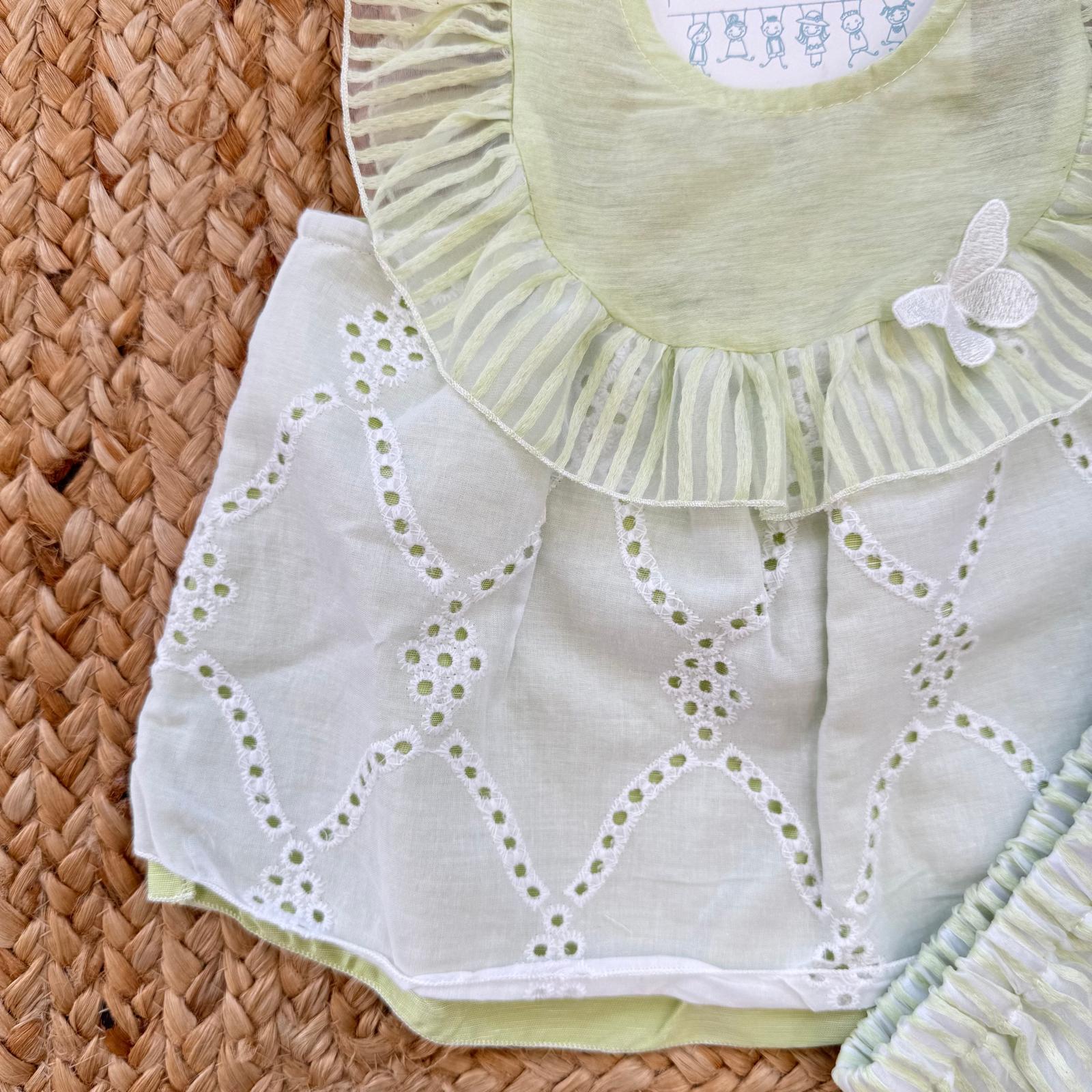 blusa neonata ricamata con volant e farfalla