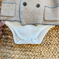 Completo battesimo bimbo con cardigan beige doppiopetto, pantaloni azzurri e papillon