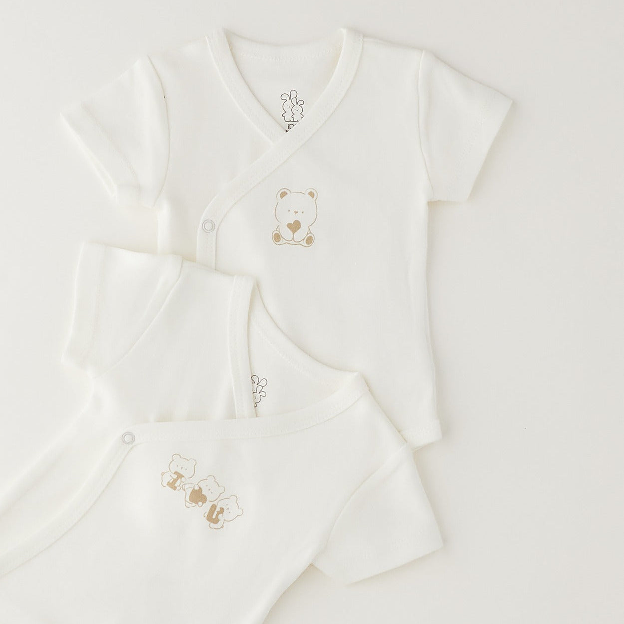 Set 2 body neonato unisex in caldo cotone bianco con apertura incrociata e decorazioni con orsetti