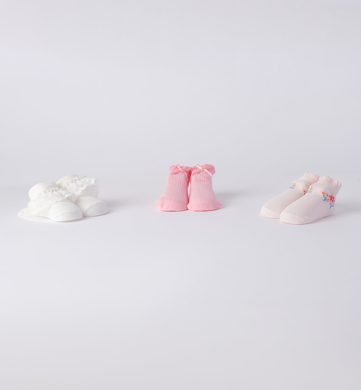Set 3 calzini neonato in cotone bianco, rosa e ricamato