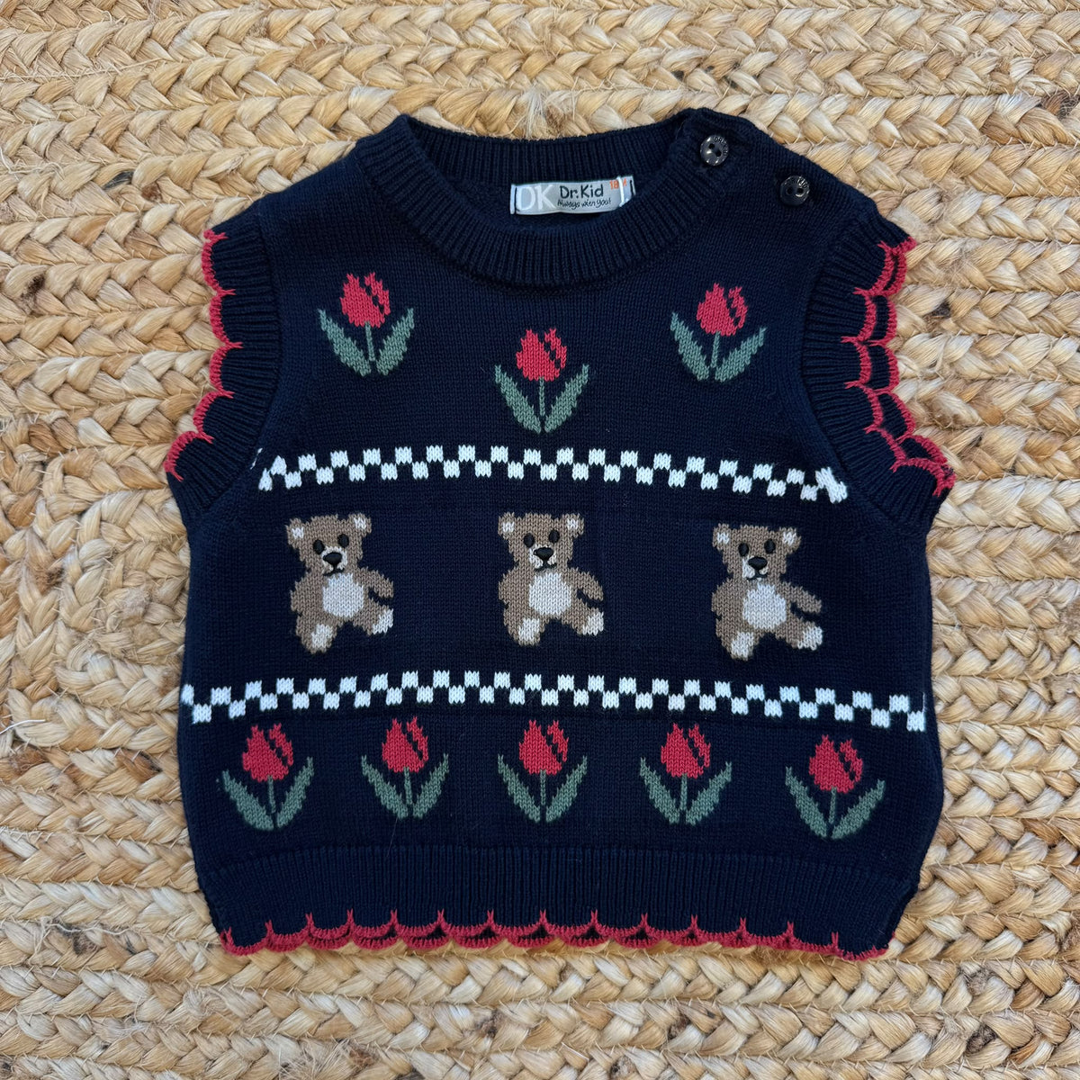Completo bimba Dr.Kid con gilet blu a orsetti e tulipani, camicia bianca con colletto sangallo e gonna pantalone marrone.