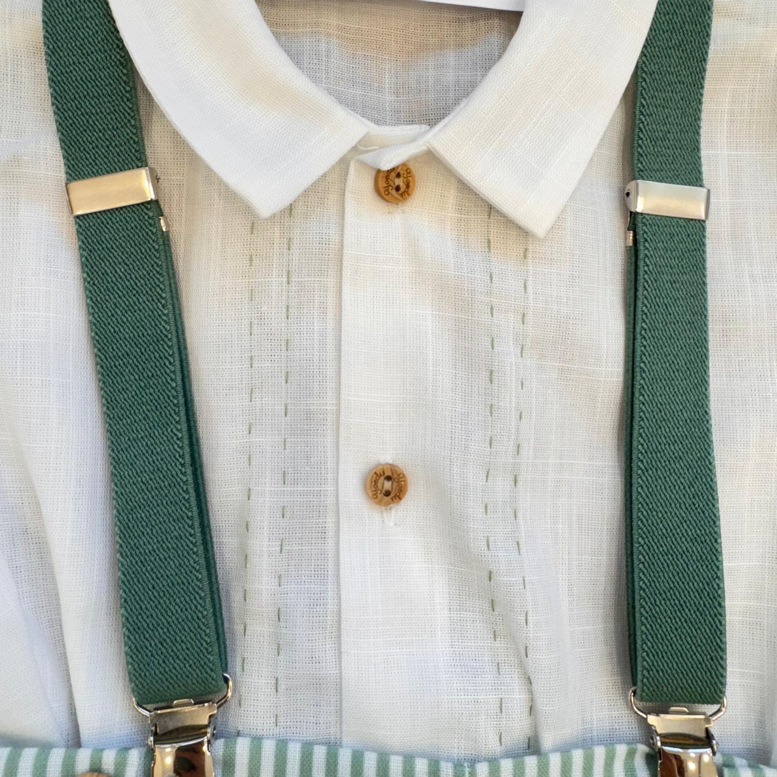 dettaglio camicia bianca bambino cotone con bottoni