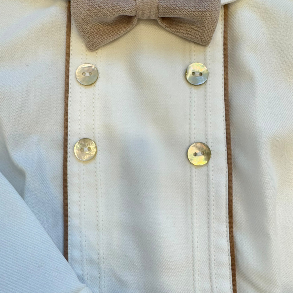Completo battesimo bimbo beige e bianco con papillon