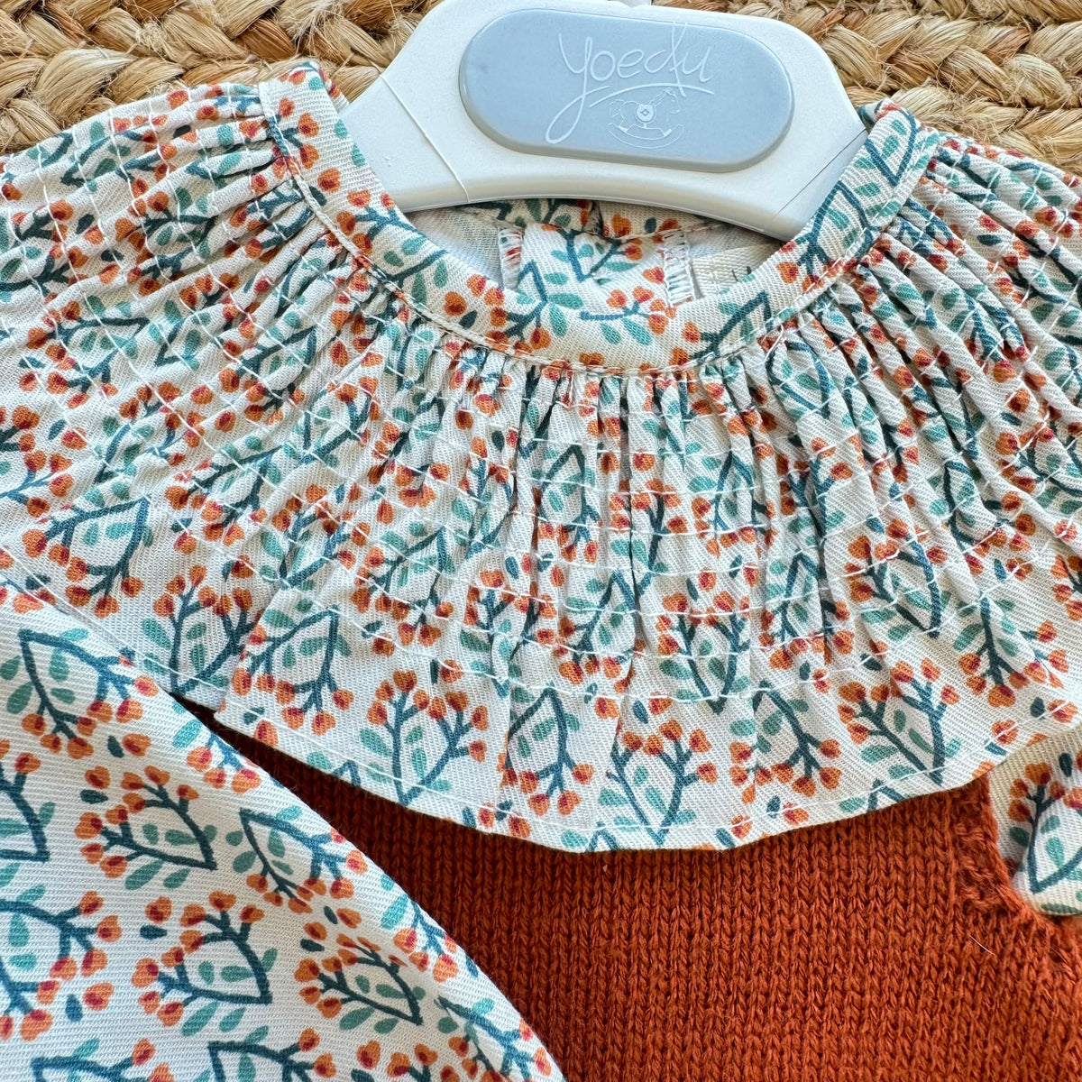 Salopette bimba ruggine Yoedu con camicia fantasia e volant