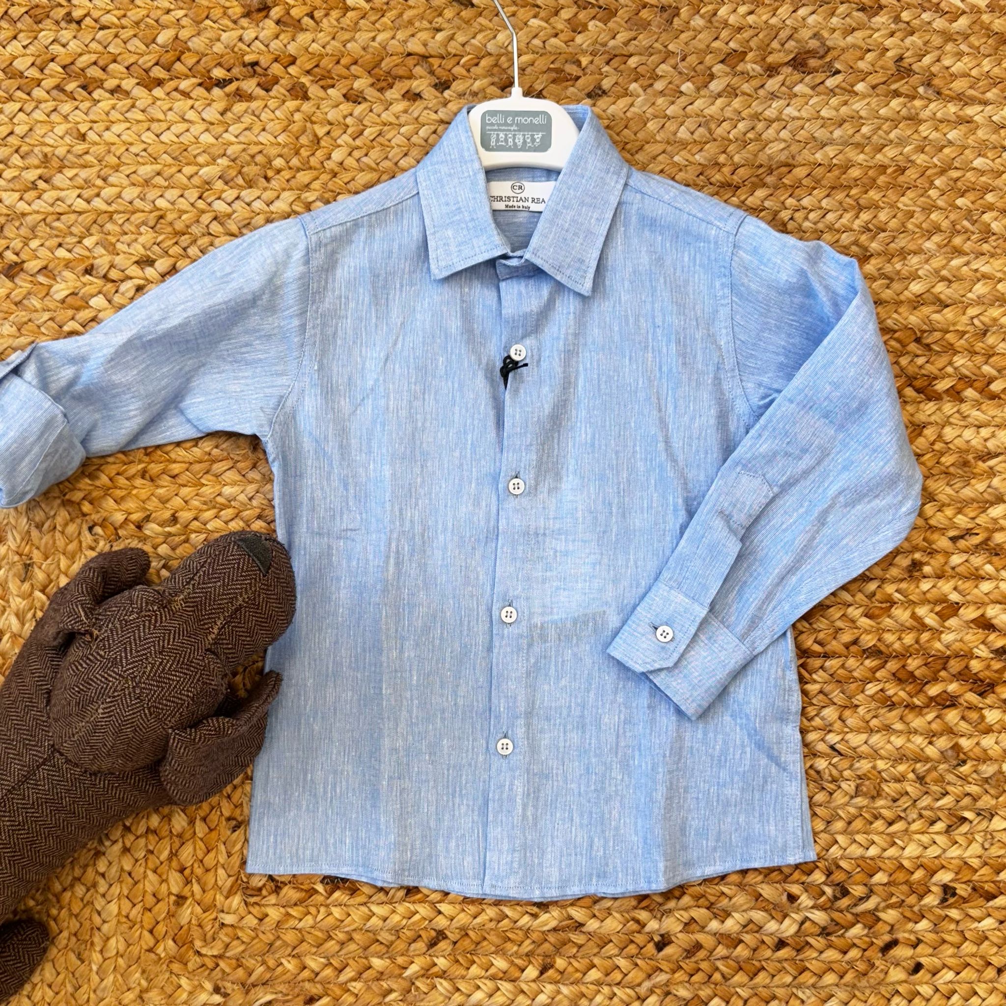 Scopri la nostra camicia in lino e pantaloni navy allacciati per bambino. Perfetti per un look casual chic primaverile, freschi e comodi per ogni occasione