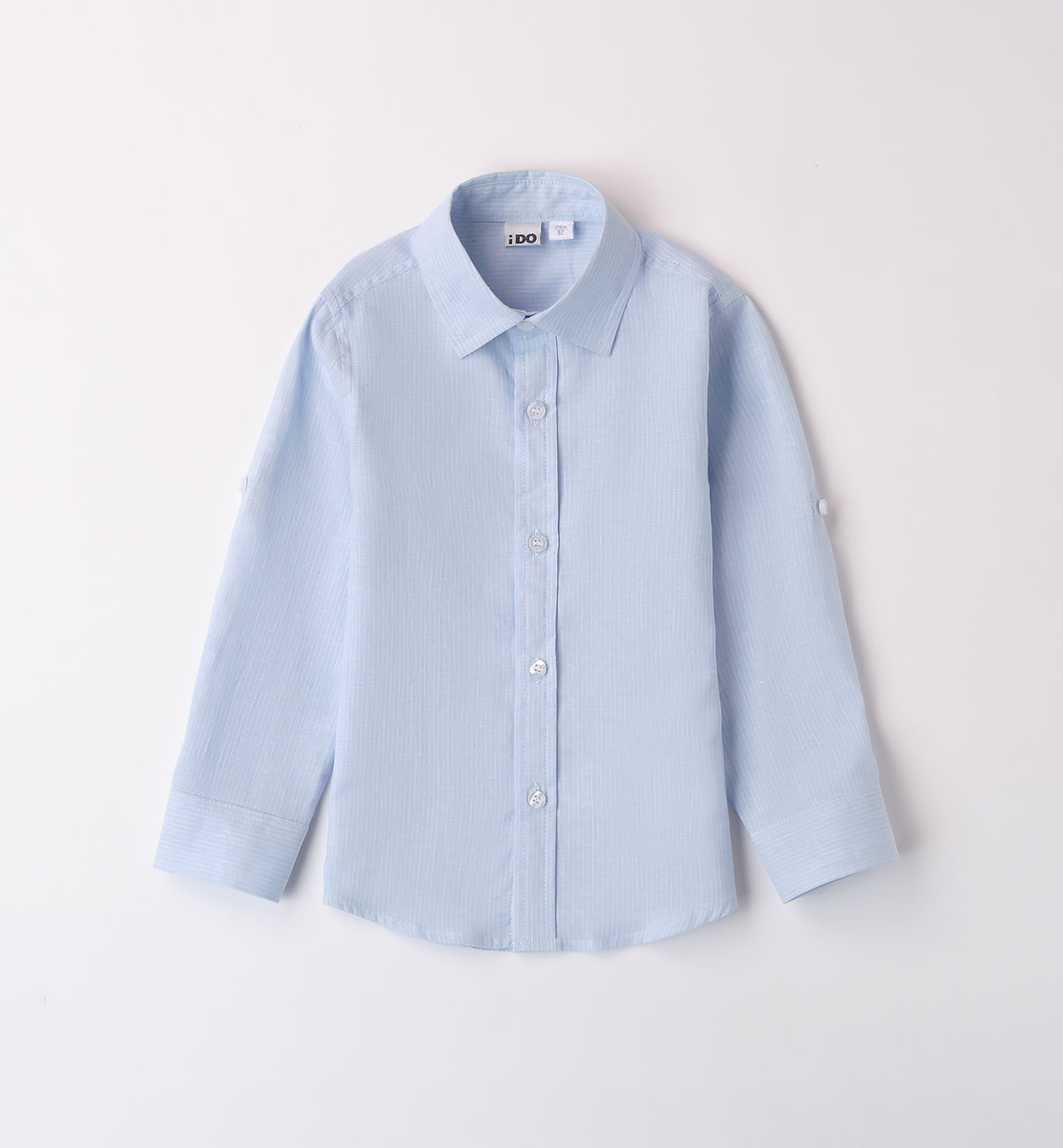 Cardigan blu, camicia a righe e pantalone bianco per bambino, abbigliamento casual chic primaverile.