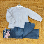Coordinato bambina con camicia a righe e jeans a zampa con cintura azzurra

