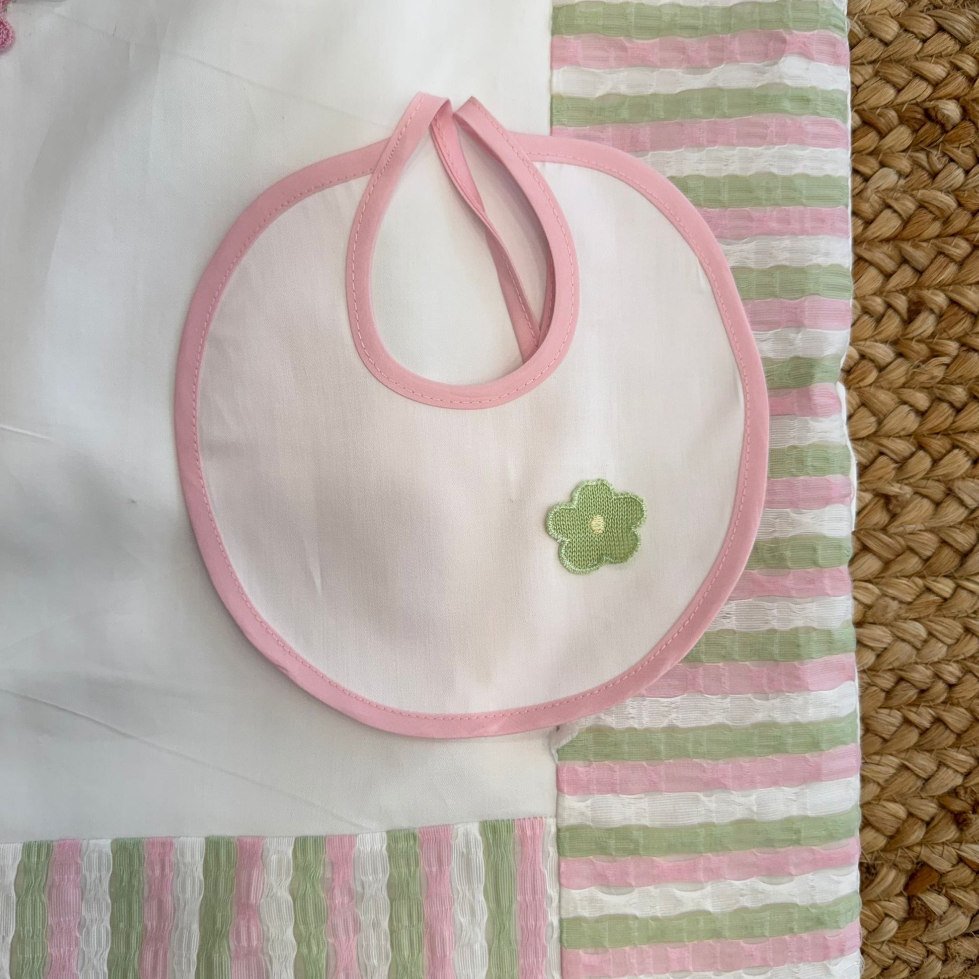 cappellino e bavetta coordinati neonata