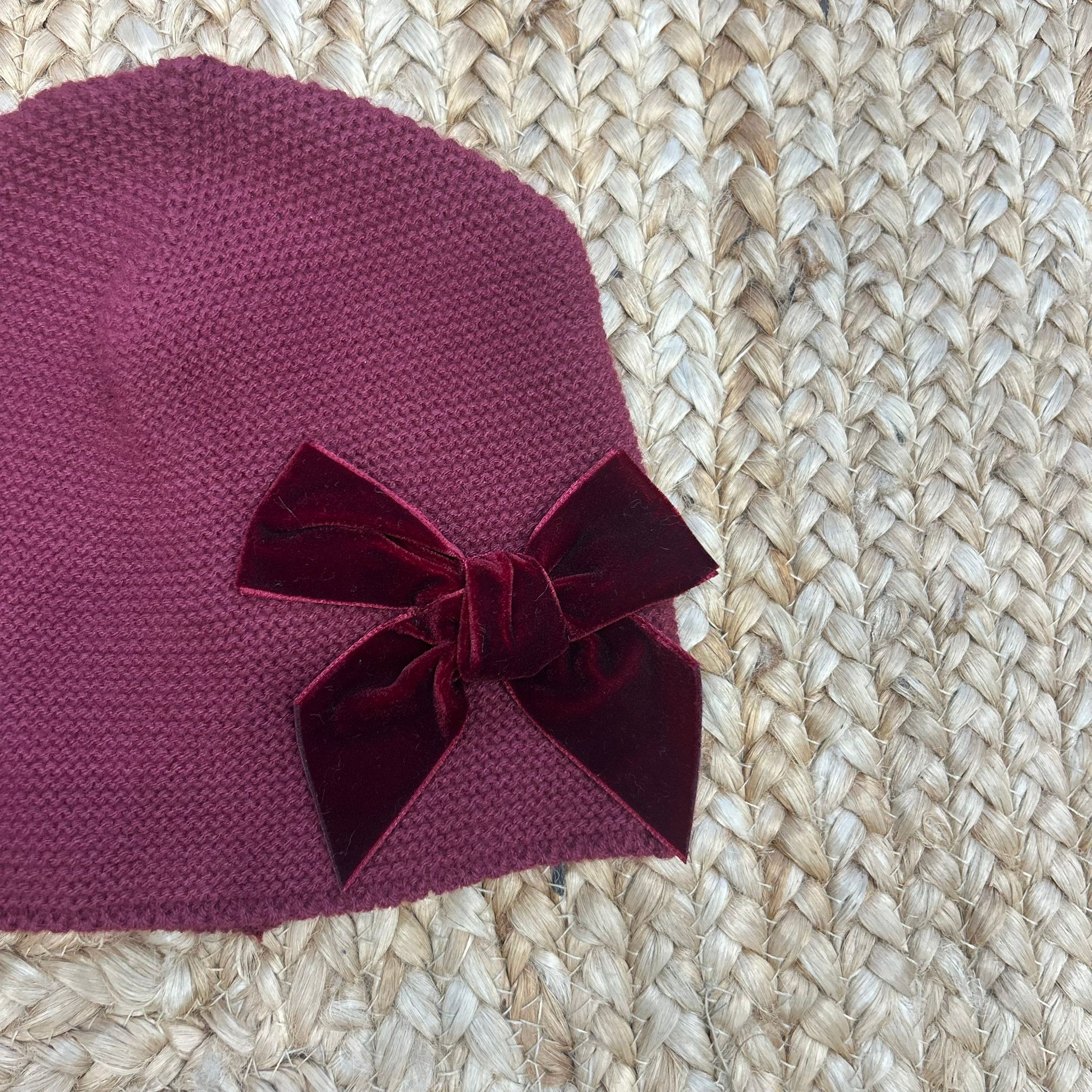 cappellino-bimba-bordeaux-fiocco-velluto