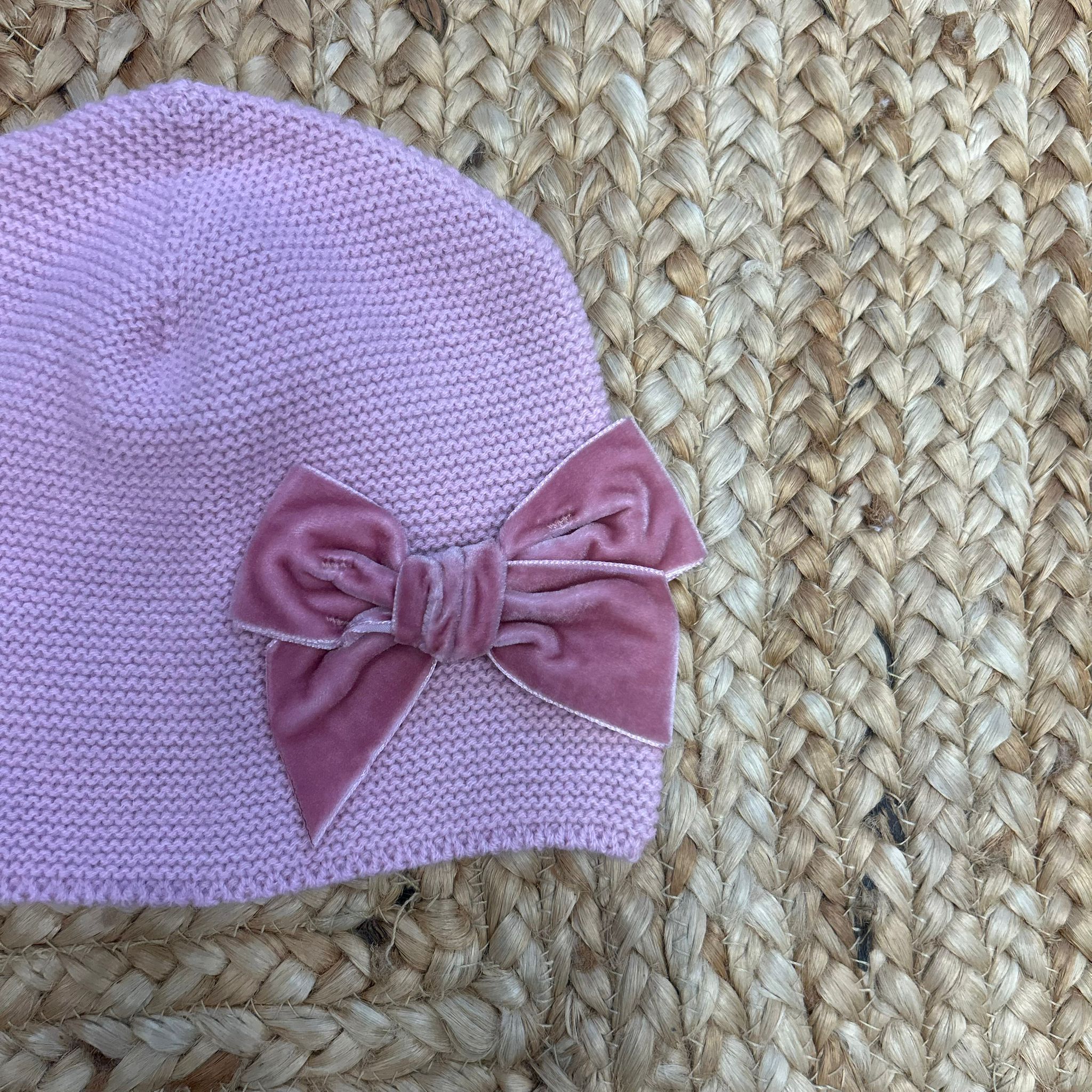 cappellino-bimba-rosa-fiocco-velluto