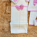 Uscita clinica neonata panna e rosa con maxi fiocchi, copertina, completo e accessori coordinati