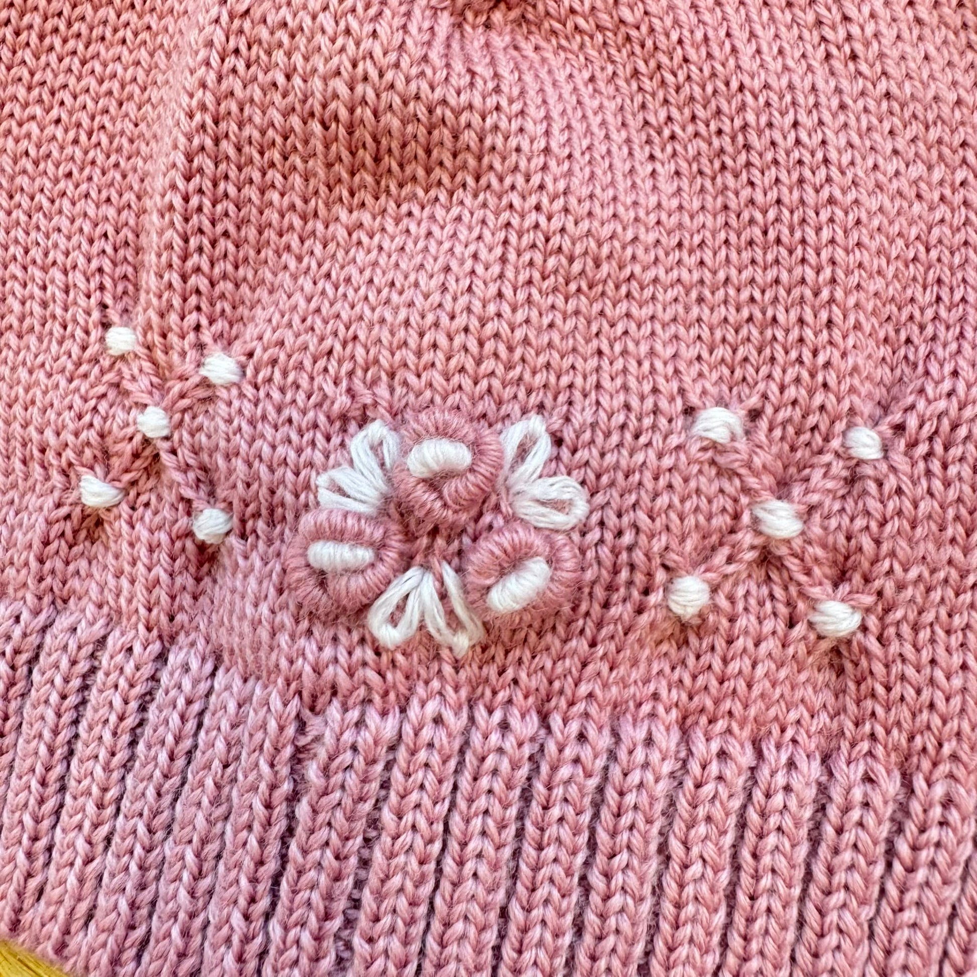 Set uscita clinica neonata rosa marsala in Lana Tollegno Merino Extrafine con copertina ricamata a mano.
