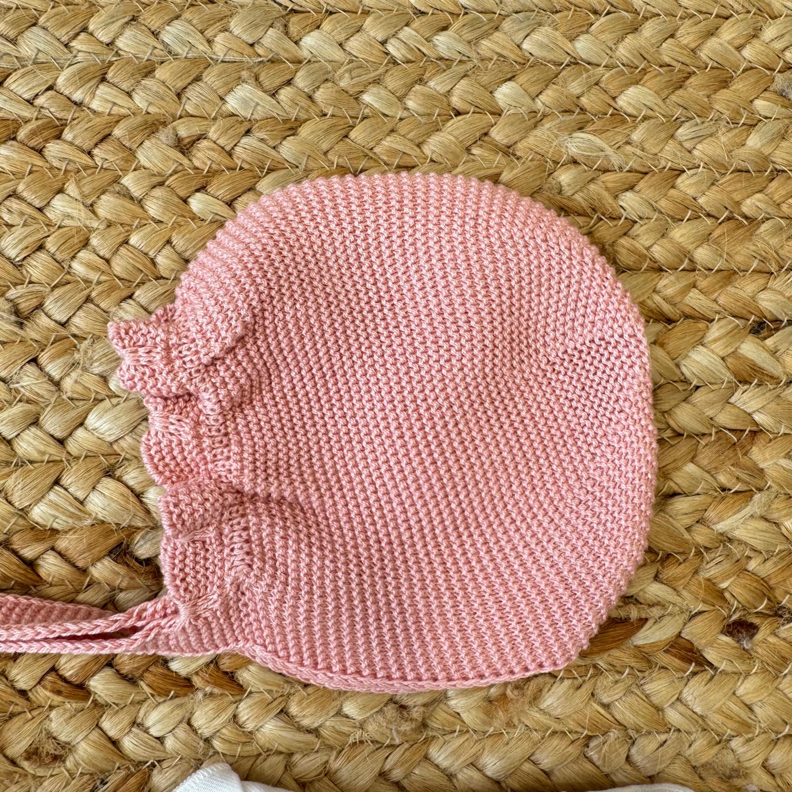 Cappellino rosa lavorato coordinato
