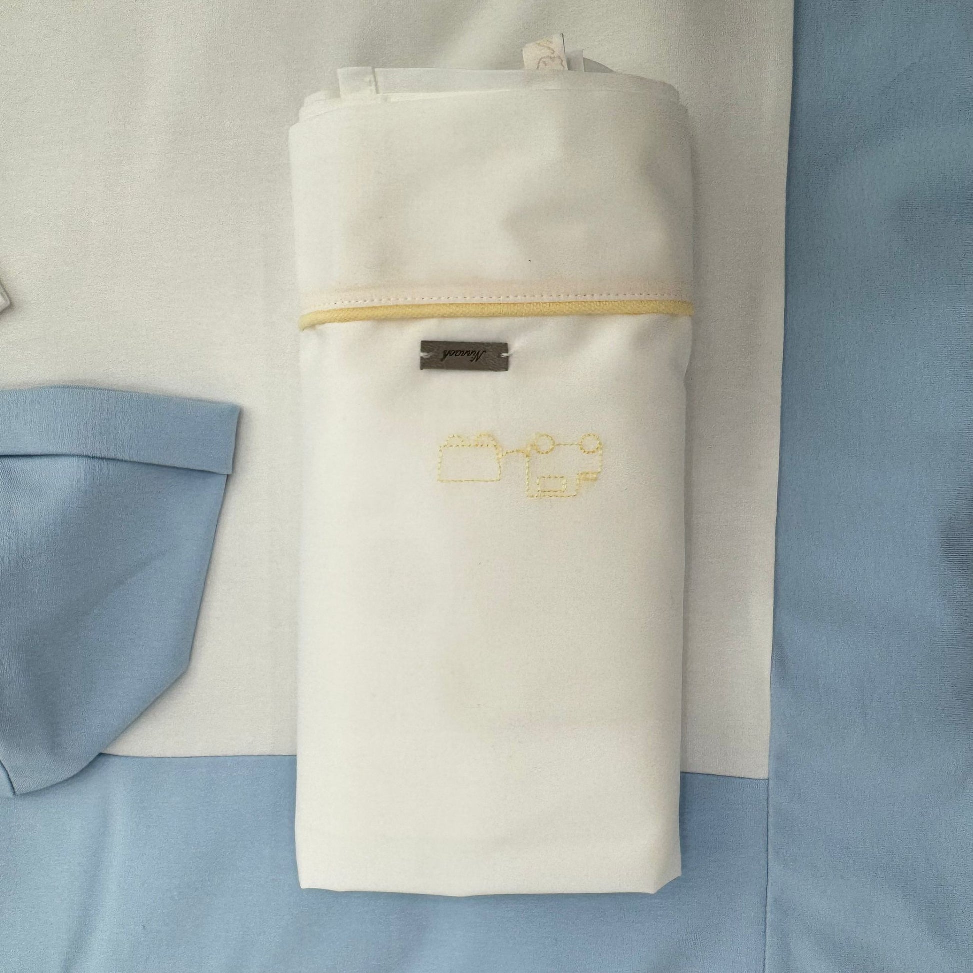 Cappellino coordinato azzurro per neonato