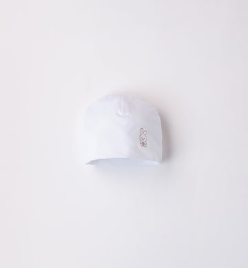 Cappellino neonato bianco in cotone con ricamo coniglietto.