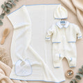 Uscita clinica neonato in lana merino panna e azzurro con copertina e completo coordinato