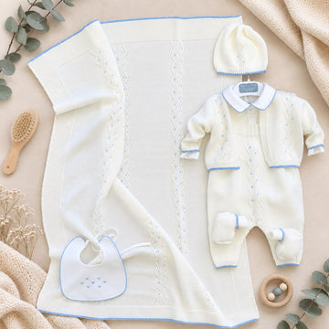 Uscita clinica neonato in lana merino panna e azzurro con copertina e completo coordinato