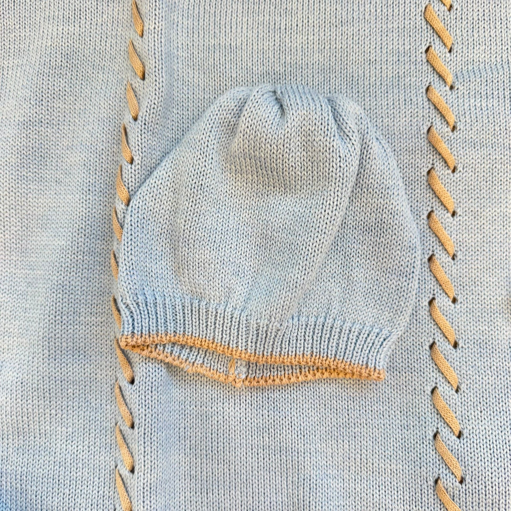 Uscita clinica neonato in misto lana azzurro e beige con copertina completo cappellino scarpine e bavaglino