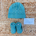 Cappellino neonato in pura lana verde foglia con ricamo a nido d’ape e punto nodino