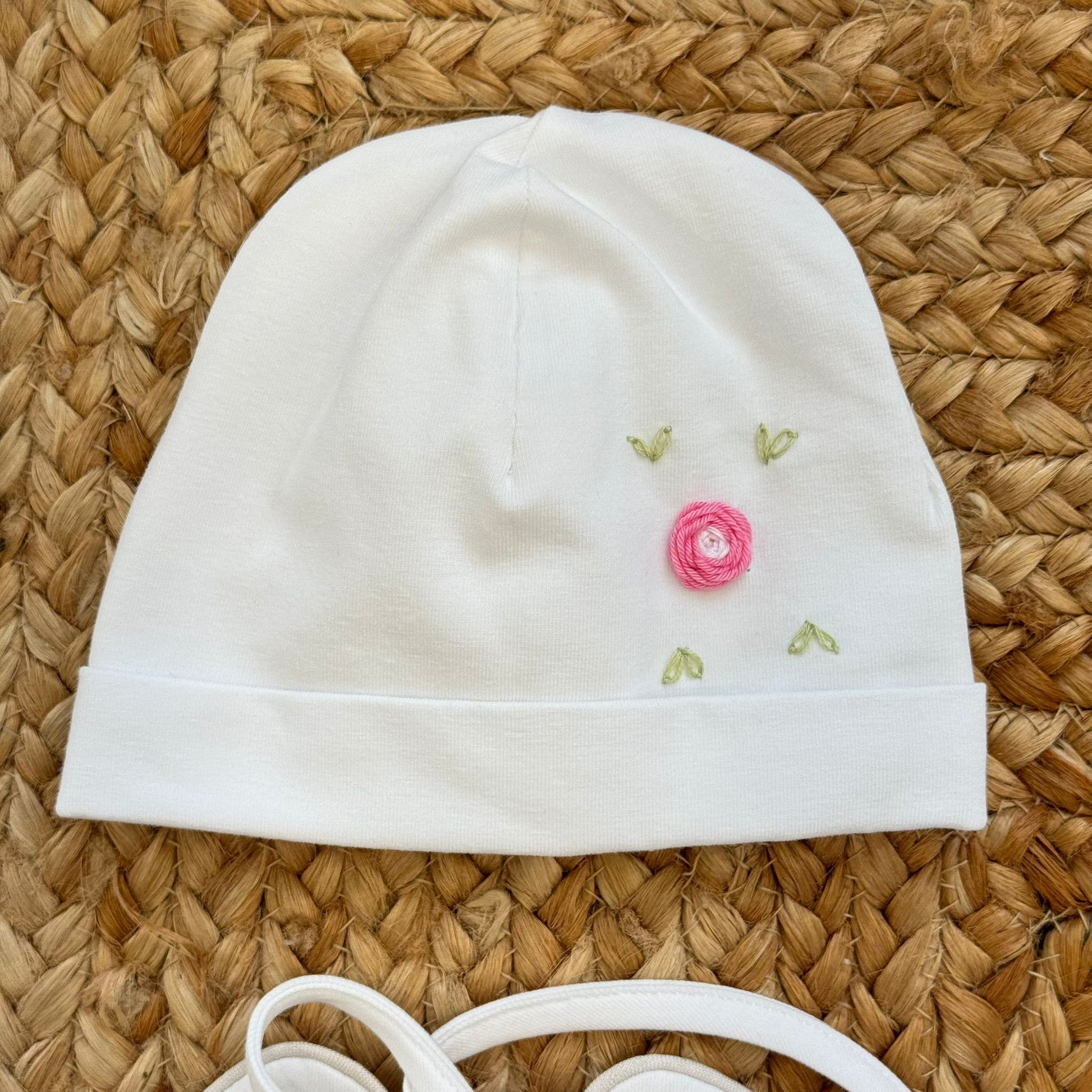 cappellino neonata cotone con ricamo floreale