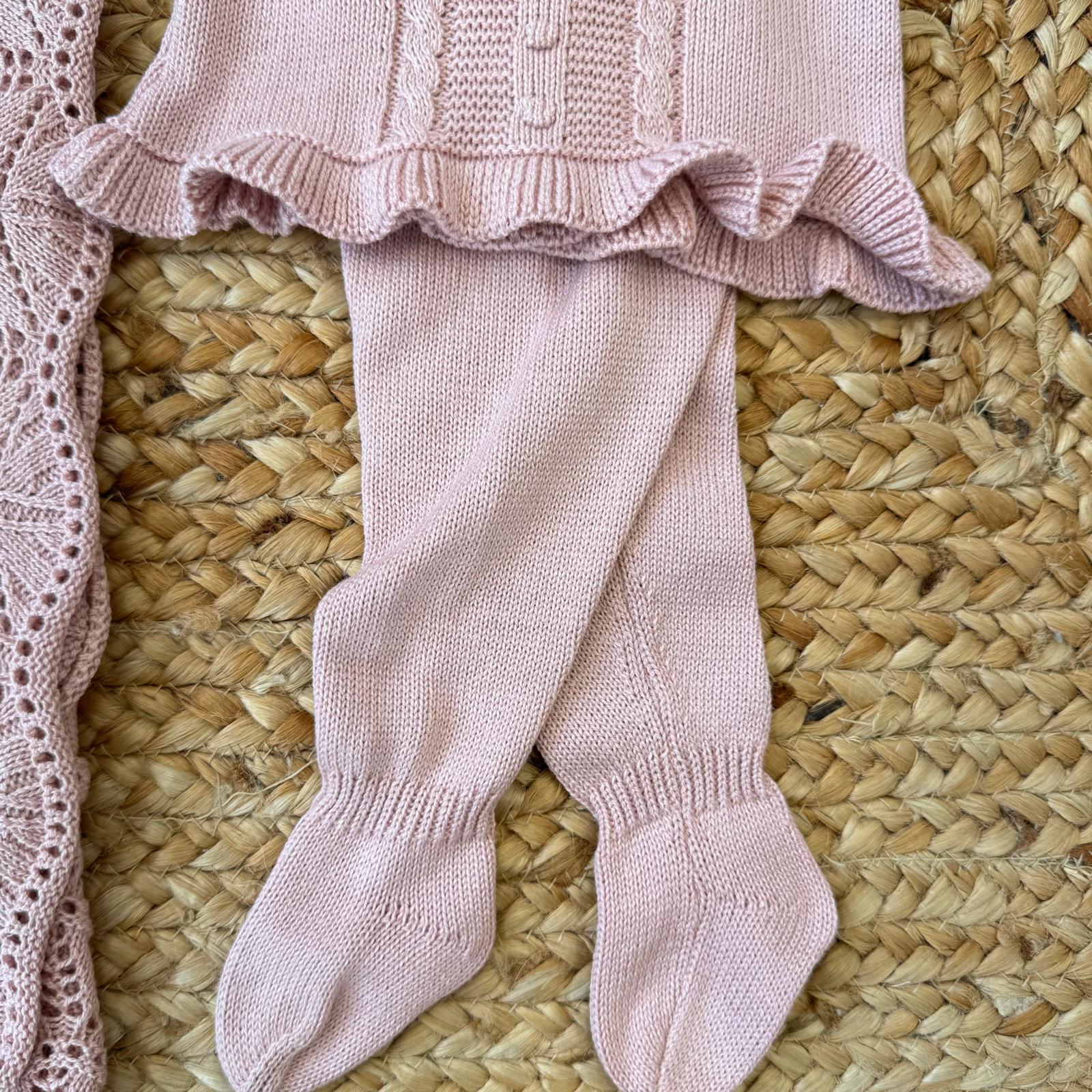 cappellino rosa antico con laccetti coordinato uscita clinica