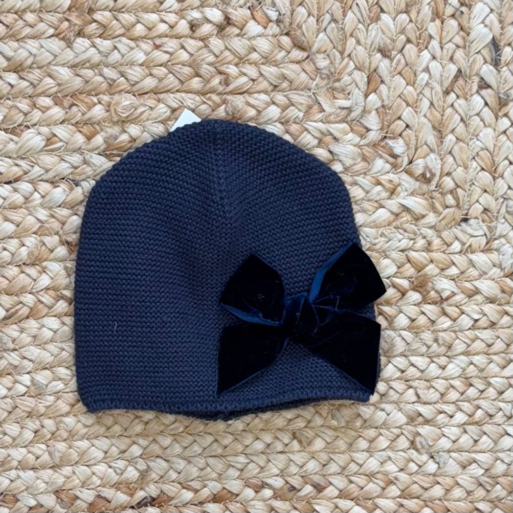 cappellino blu navy Condor in maglia con fiocco in velluto per bambina