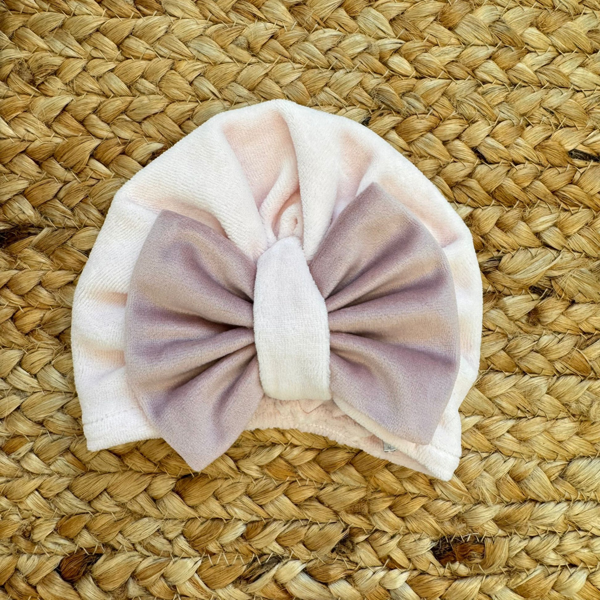 cappellino neonata rosa in ciniglia con fiocco centrale