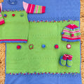 cappellino pura lana verde blu e rosa con pompon