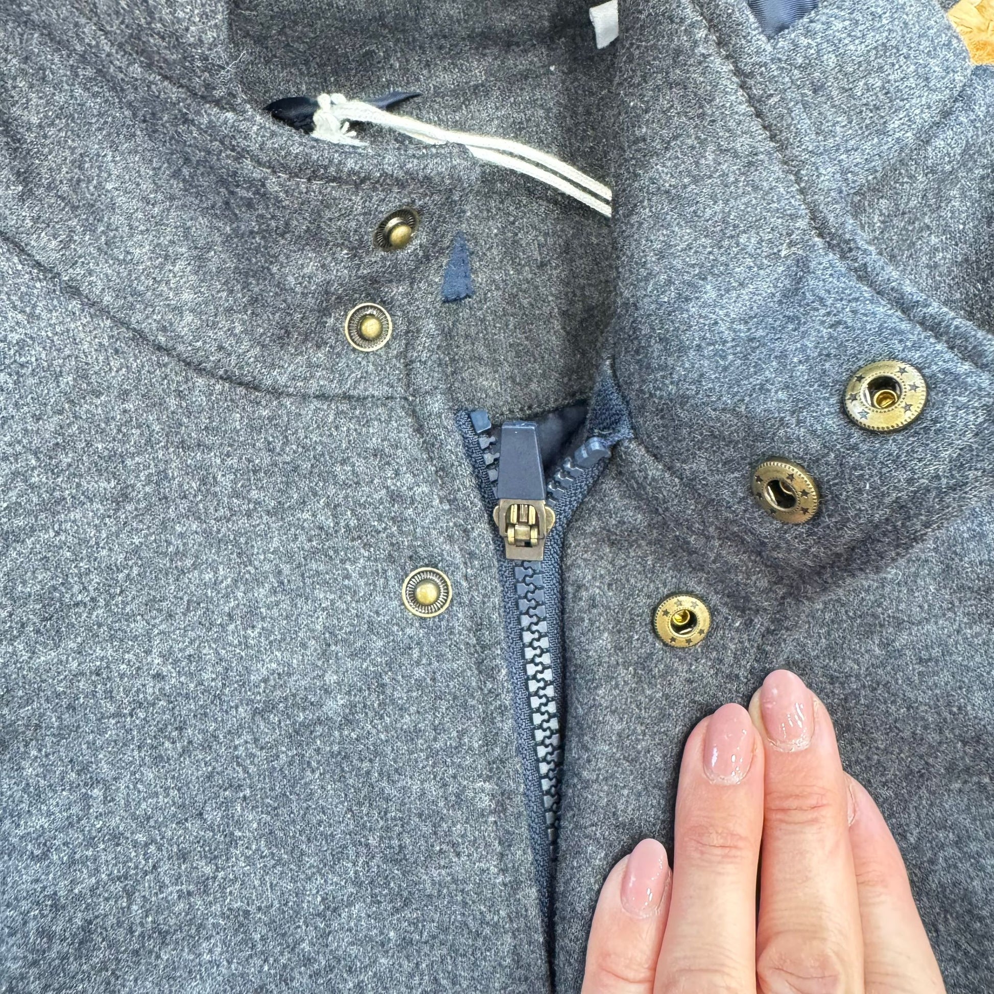 cappottino-bambino-grigio-antracite-lana-cappuccio-frontale.