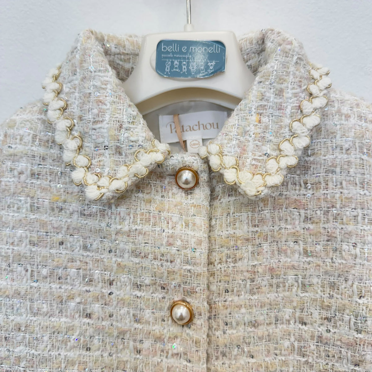 Cappottino elegante bimba bouclé panna con colletto floreale dorato e bottoni effetto perla