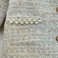 Cappottino elegante bimba bouclé panna con colletto floreale dorato e bottoni effetto perla