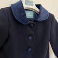 Cappottino inglese blu bimba in panno foderato con colletto in velluto