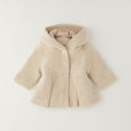 Cappotto bimba beige con cappuccio, bottoni effetto madreperla e linea svasata