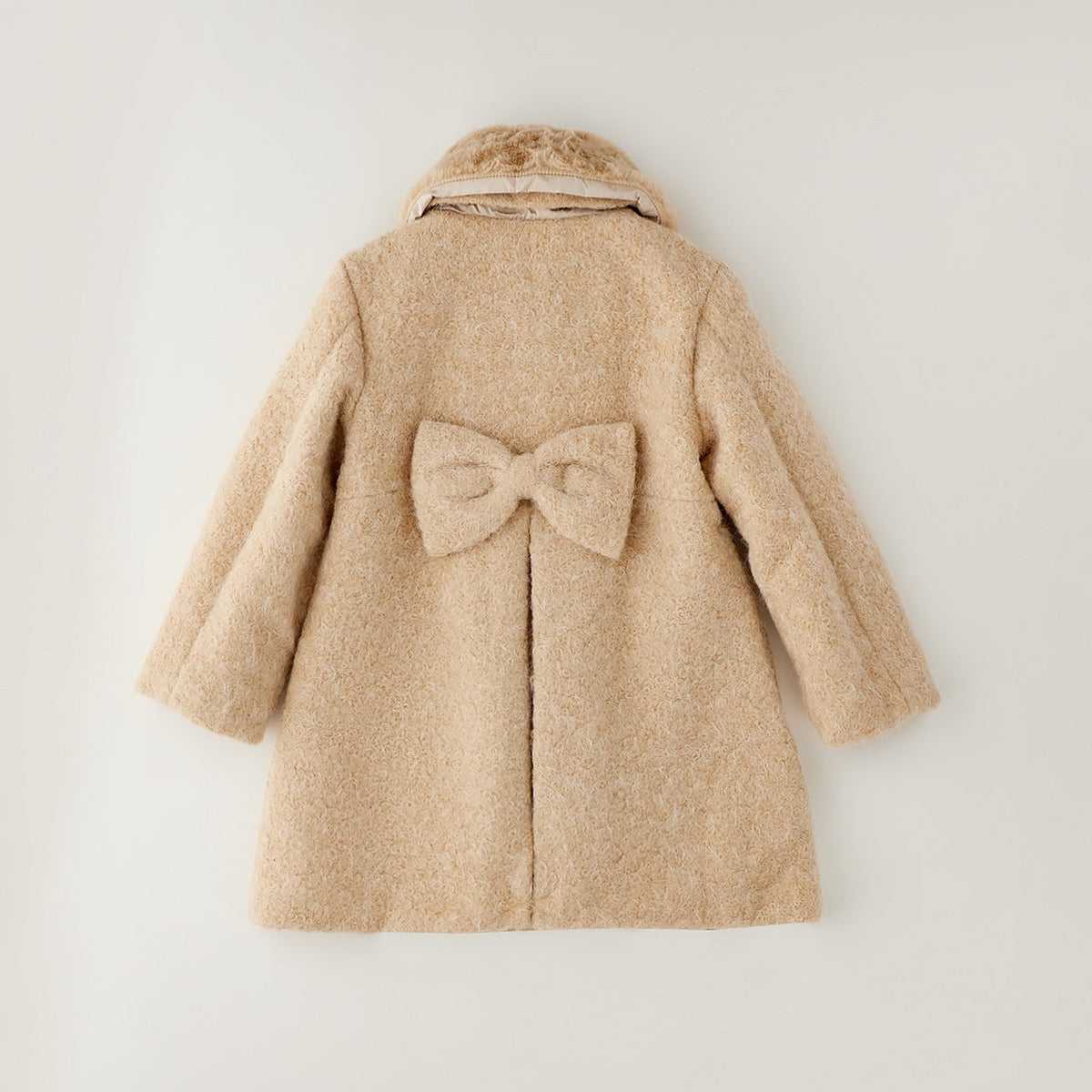 Cappotto bimba beige con collo morbido effetto pelliccia e chiusura doppiopetto