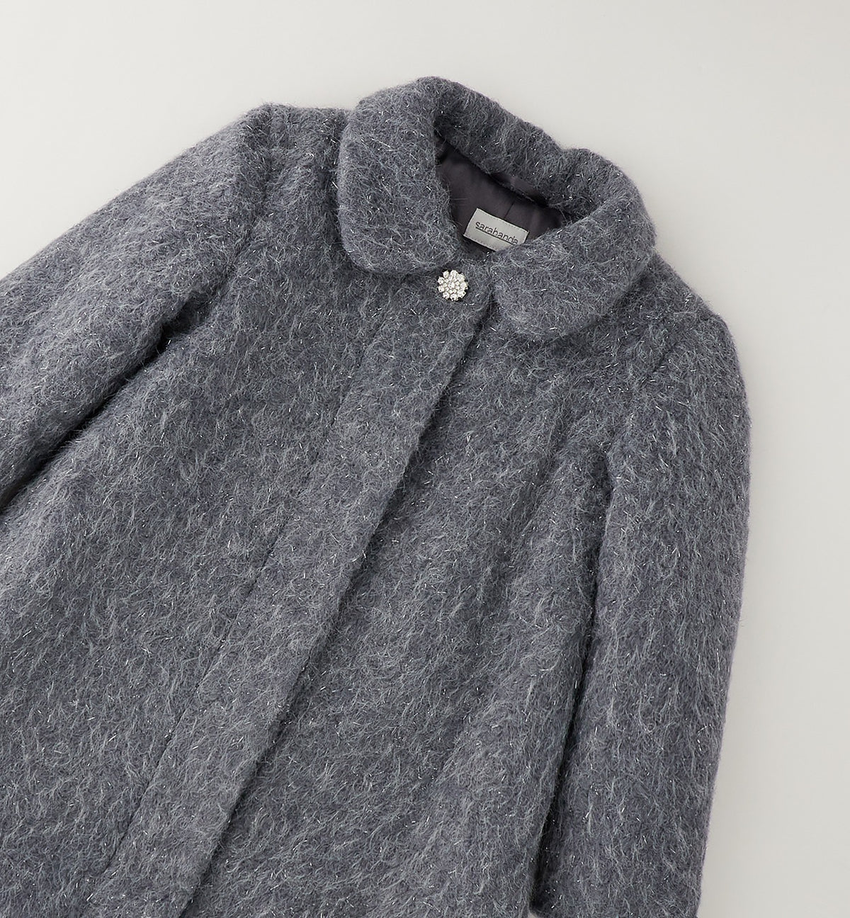 Cappotto bimba grigio con colletto arrotondato e dettaglio gioiello sul davanti