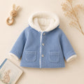 Cappotto celeste da bimba con cappuccio, interno morbido e tasche frontali