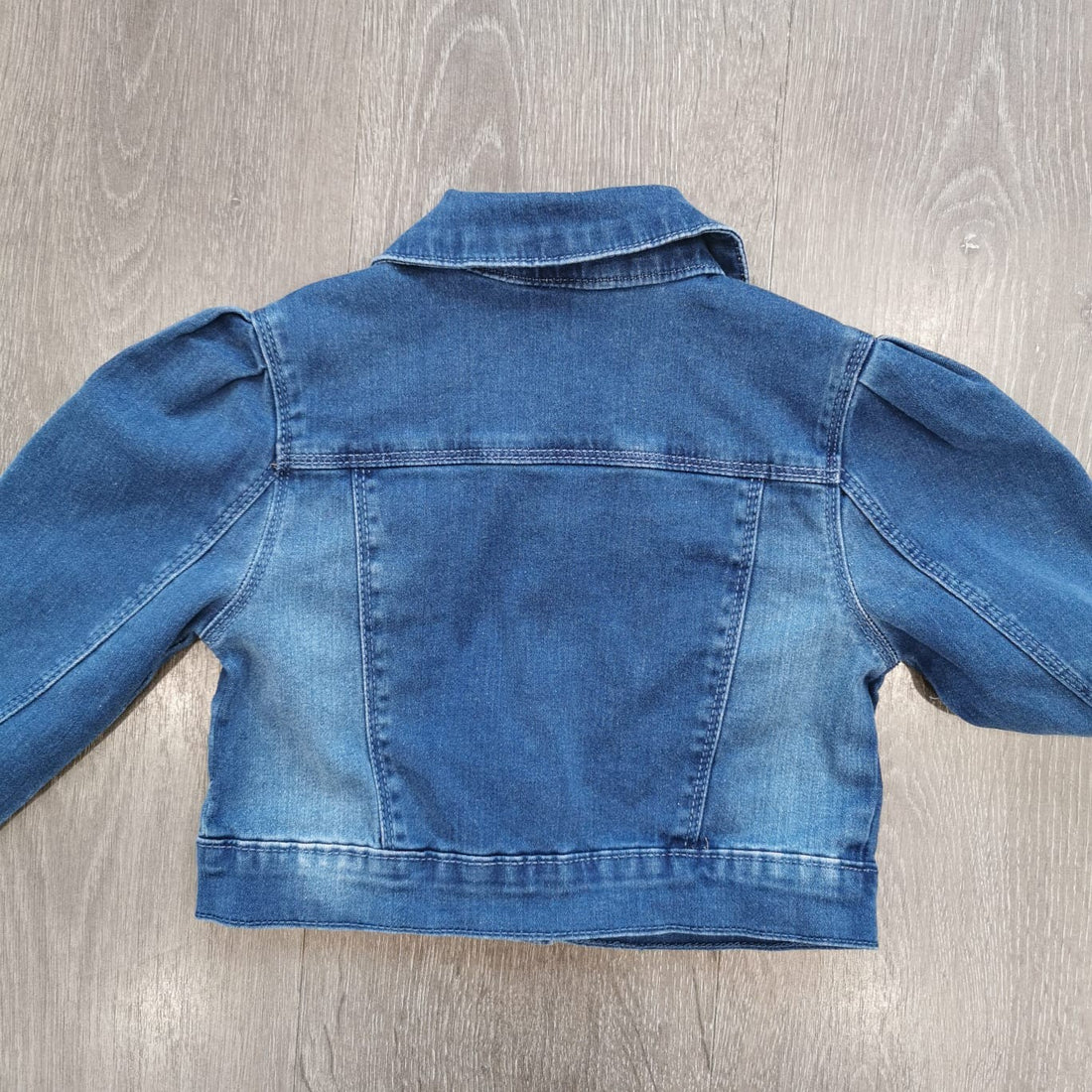 Giacca jeans bambina modello classico con tasche e bottoni