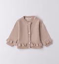 Cardigan bambina in maglia beige con rouches e bottoni gioiello, perfetto per la mezza stagione.