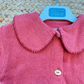 Cardigan bimba in 100% cotone color mattone con ampio colletto e bottoni