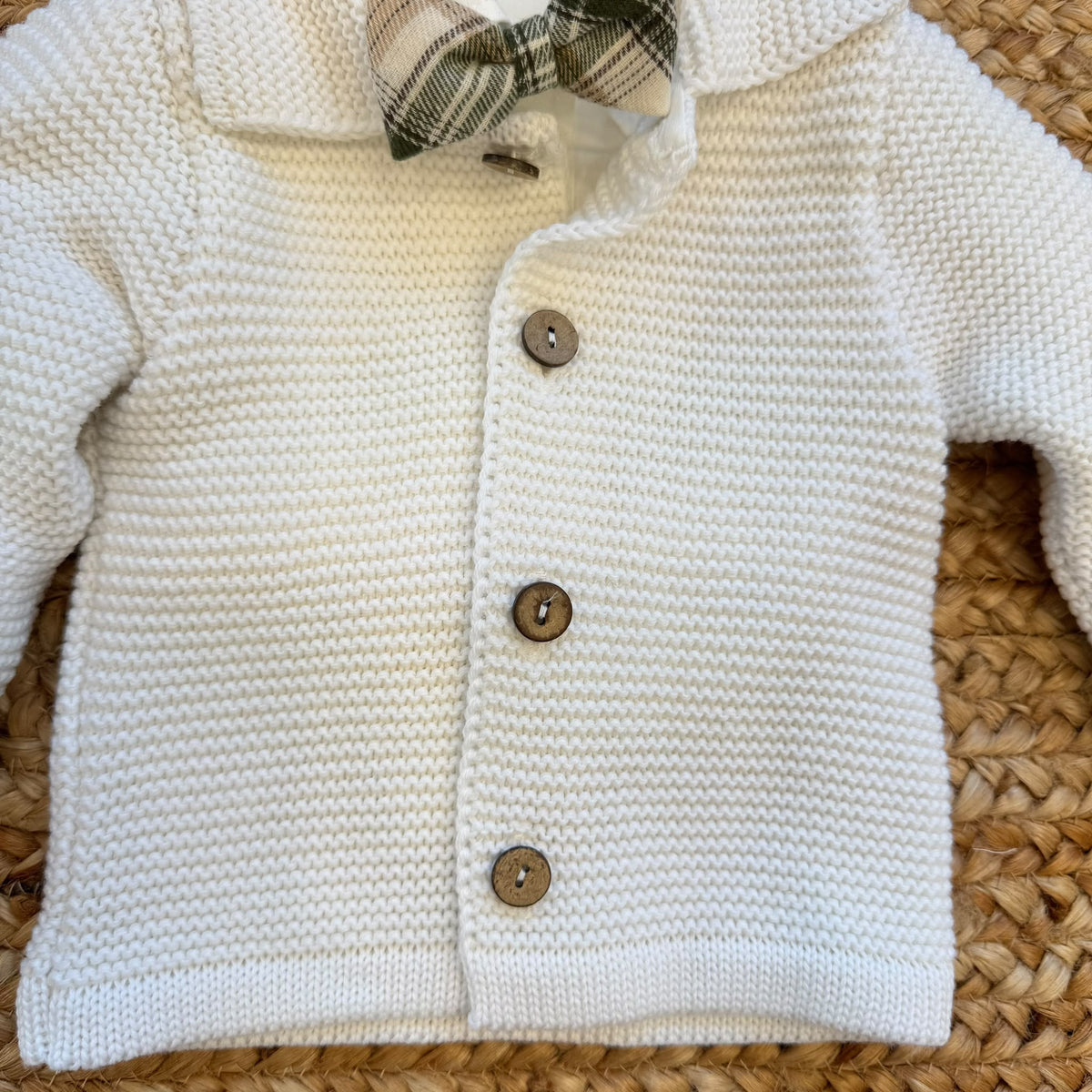 Completo battesimo bimbo con cardigan bianco e salopette scozzese verde
