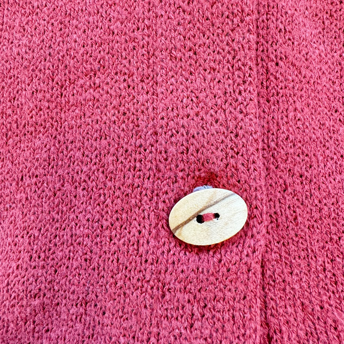 Cardigan bimba in 100% cotone color mattone con ampio colletto e bottoni
