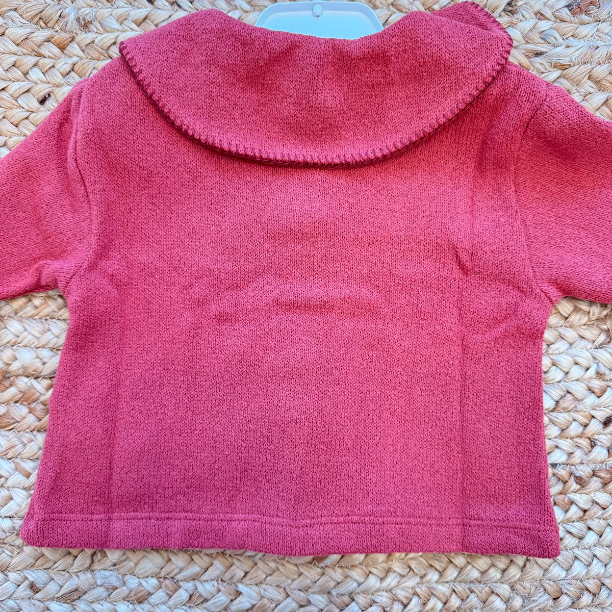 Cardigan bimba in 100% cotone color mattone con ampio colletto e bottoni