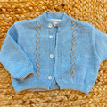 Completo neonato in lana merino azzurro con salopette cardigan camicina e scarpine