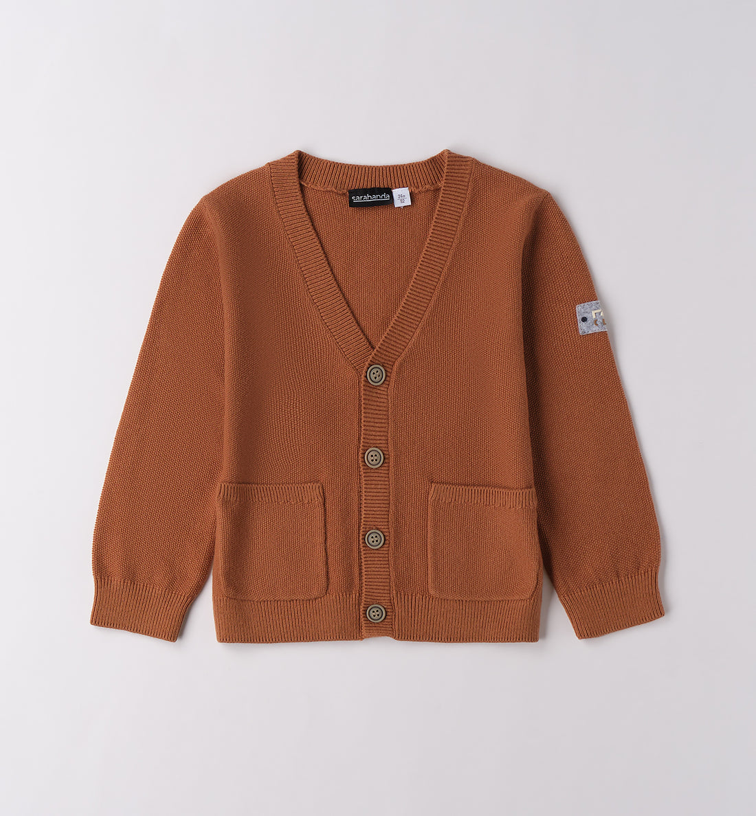 completo elegante bambino cardigan caramello camicia azzurra pantaloni grigi