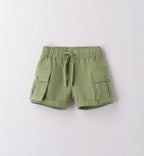 T-shirt con elefante e pantaloncini cargo verdi per bambino, abbigliamento estivo casual.