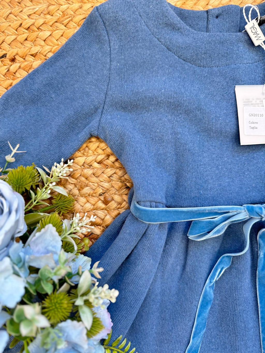 ELEGANZA SENZA TEMPO: Abito con fiocco in velluto