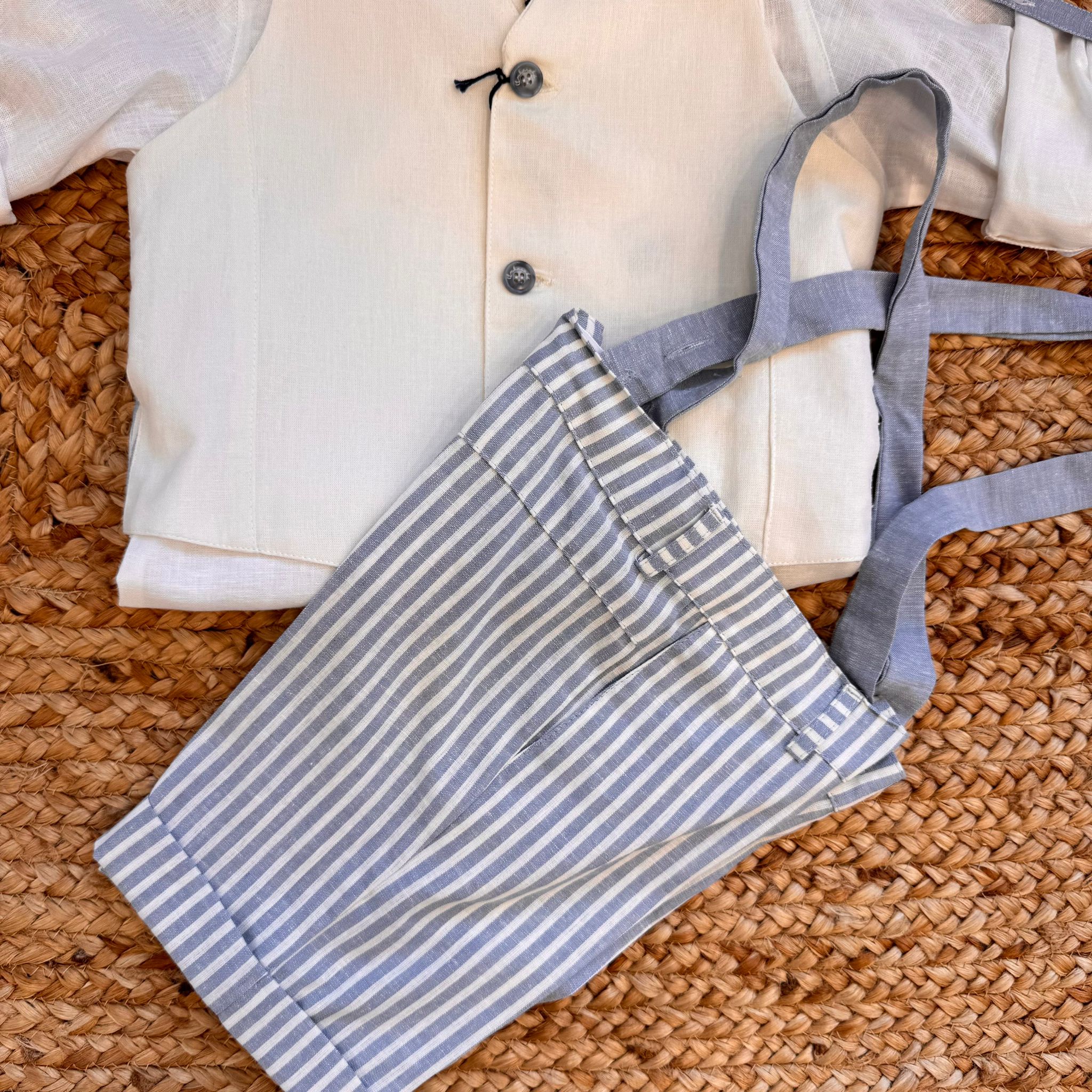 COMPLETO AZZURRO POLVERE CON BRETELLE