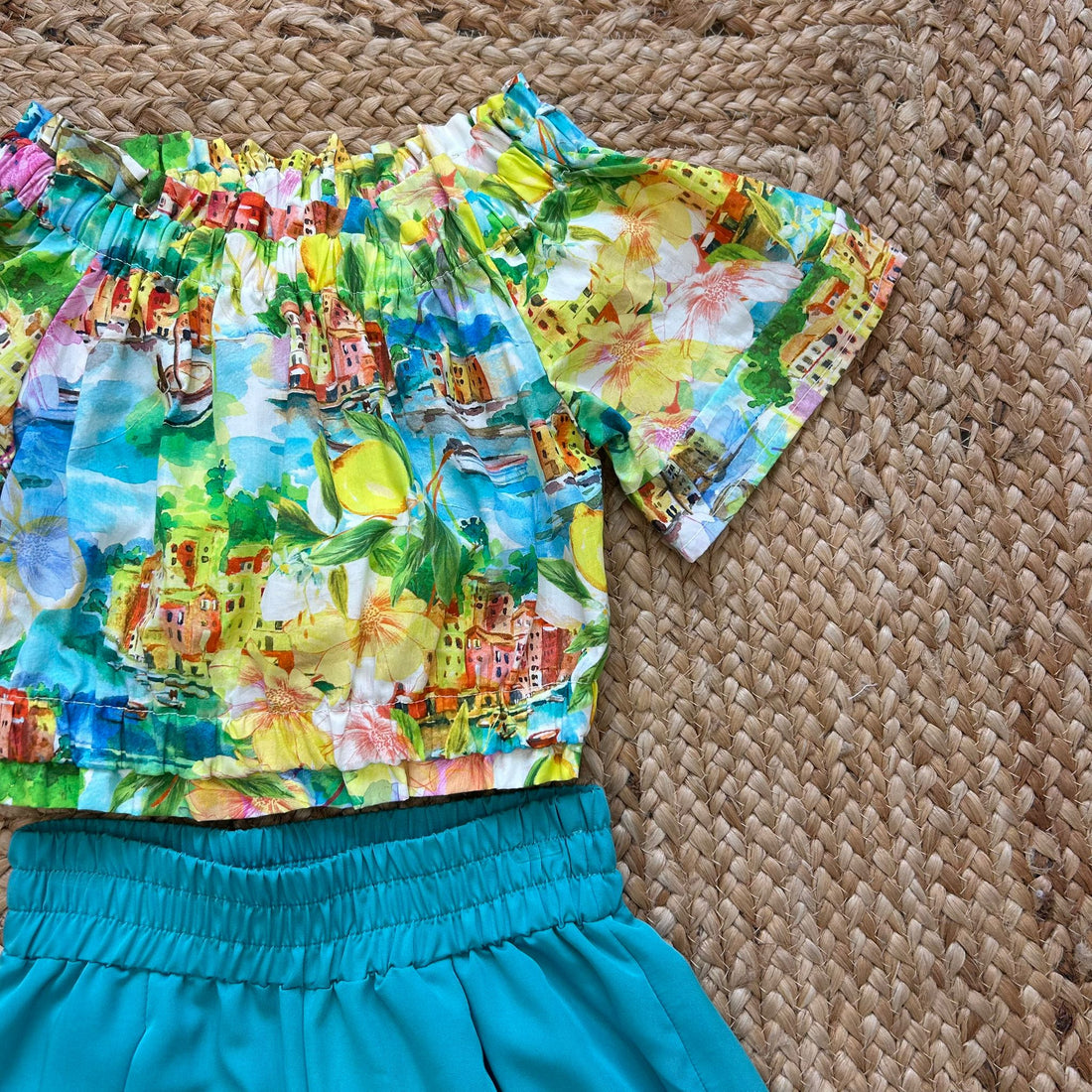 Completo bambina estivo con top fantasia limoni e pantaloni turchesi

