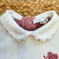 Tutina in ciniglia neonata malva e bianca con ricamo lumachina e fiocco bordeaux