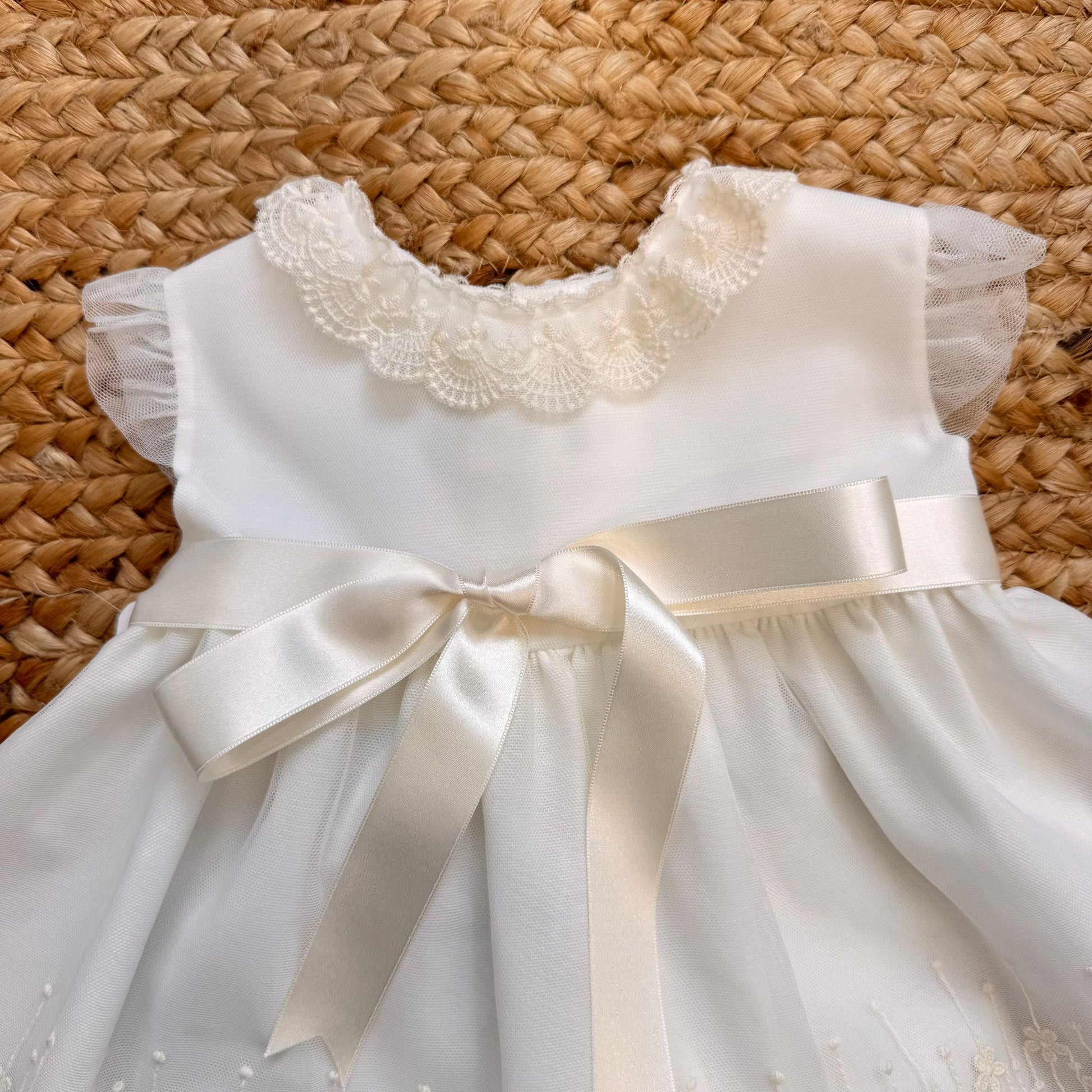 Abito battesimo neonata panna con cuffietta coordinata e fiocco in raso